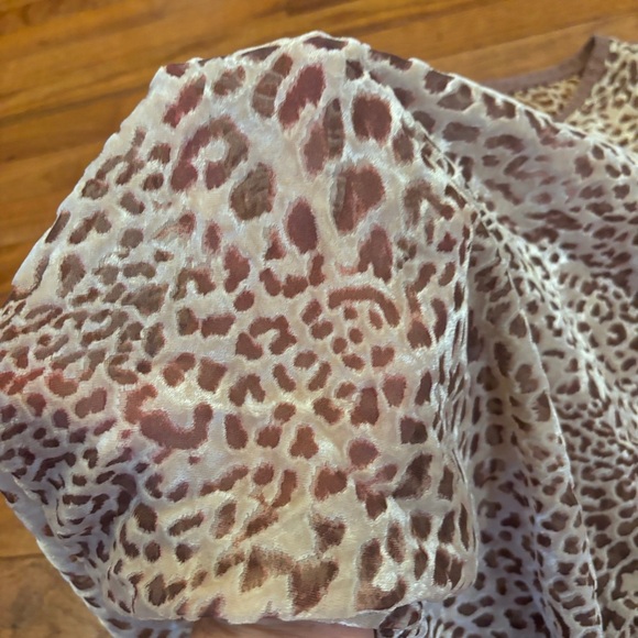 Women’s boutique shirt size S - Picture 3 of 4